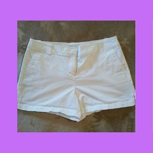 🌺NEW YORK & CO WHITE SHORTS